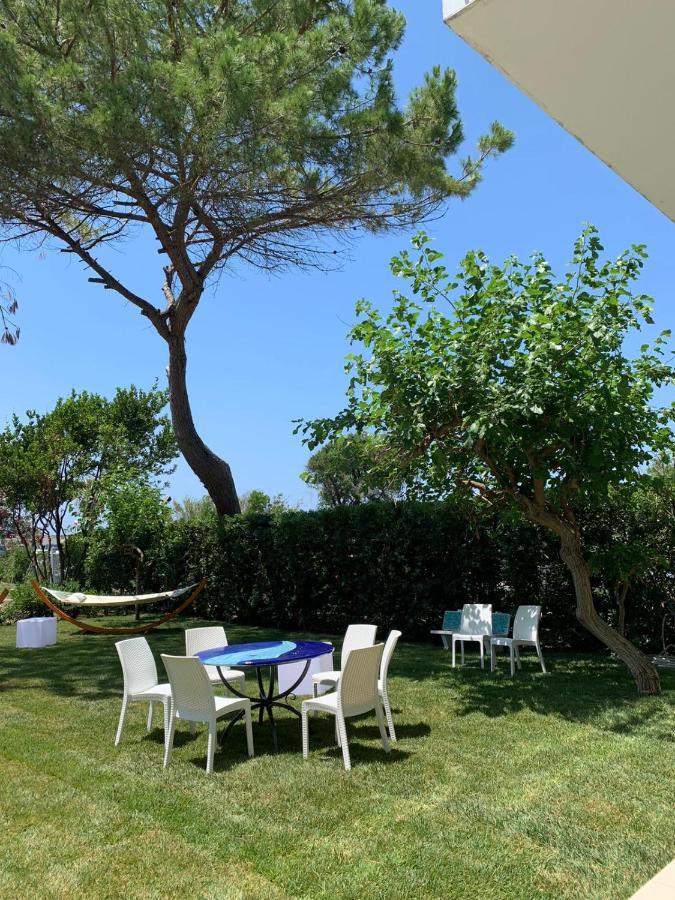 Hotel Artemide Mare Paestum Exterior foto