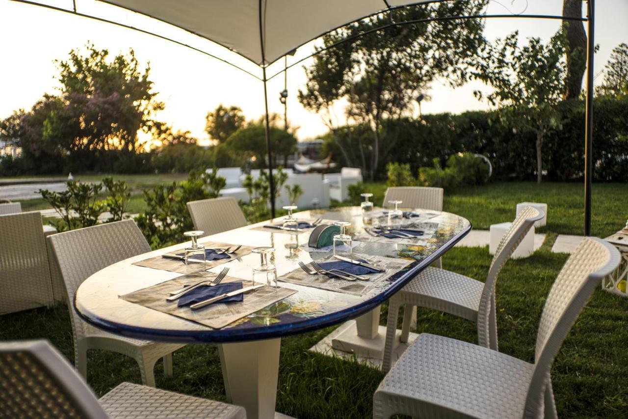 Hotel Artemide Mare Paestum Exterior foto