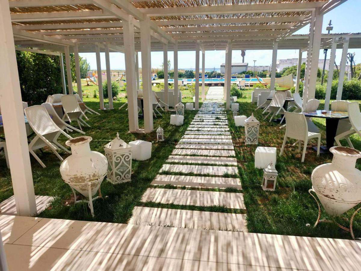 Hotel Artemide Mare Paestum Exterior foto