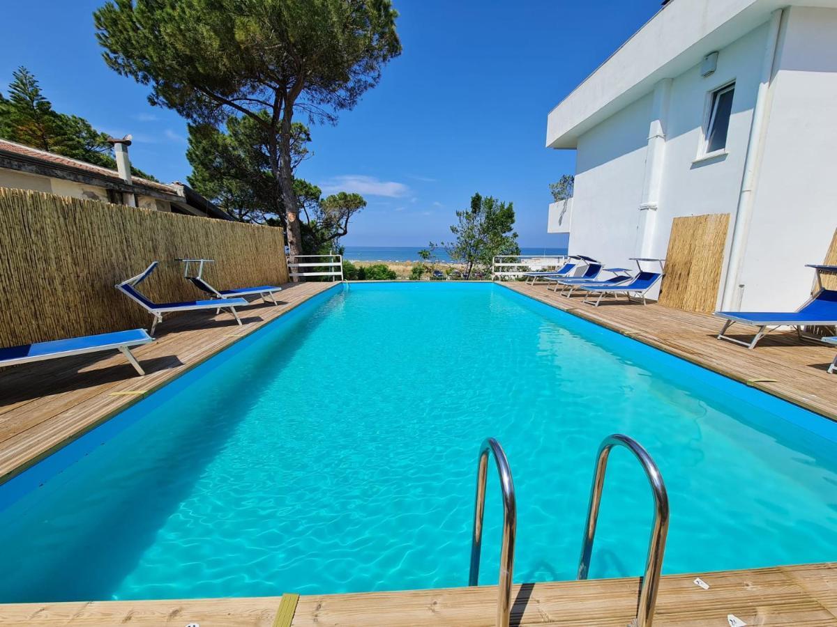 Hotel Artemide Mare Paestum Exterior foto