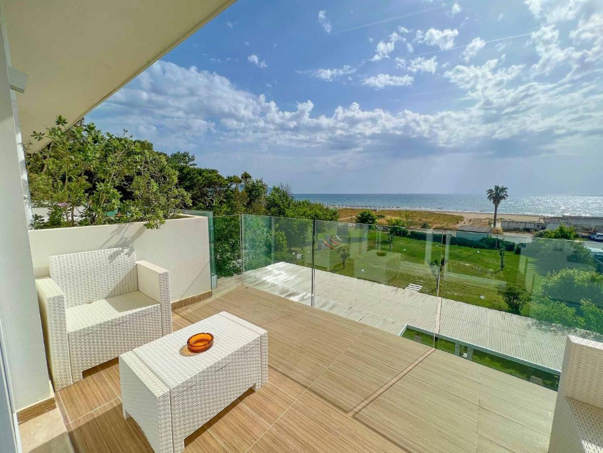 Hotel Artemide Mare Paestum Exterior foto