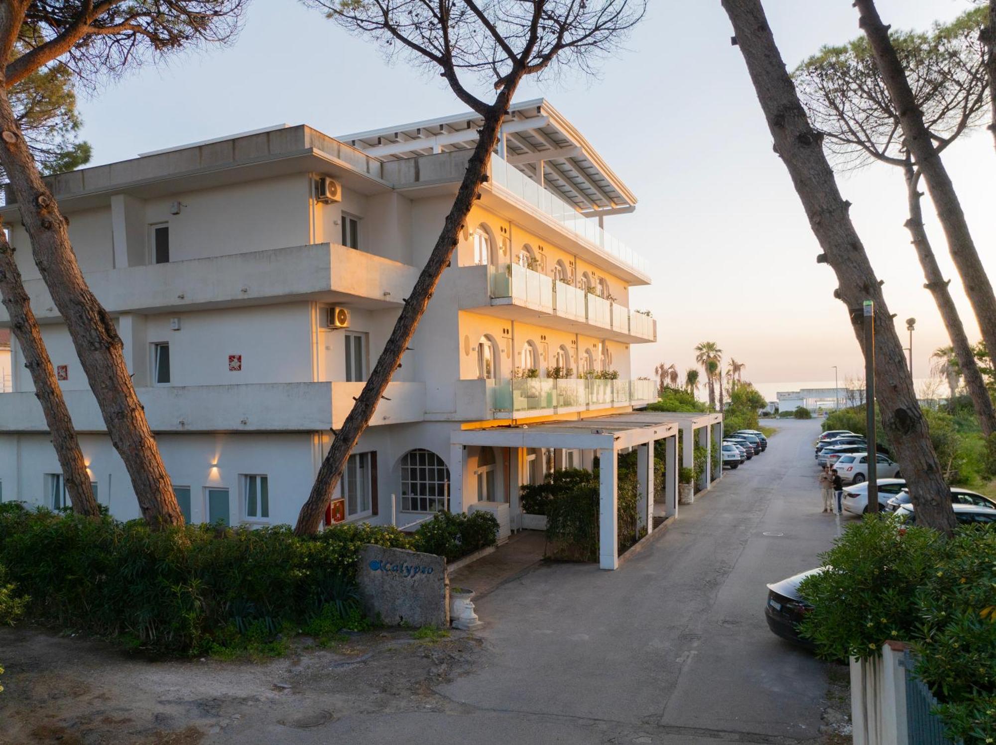 Hotel Artemide Mare Paestum Exterior foto