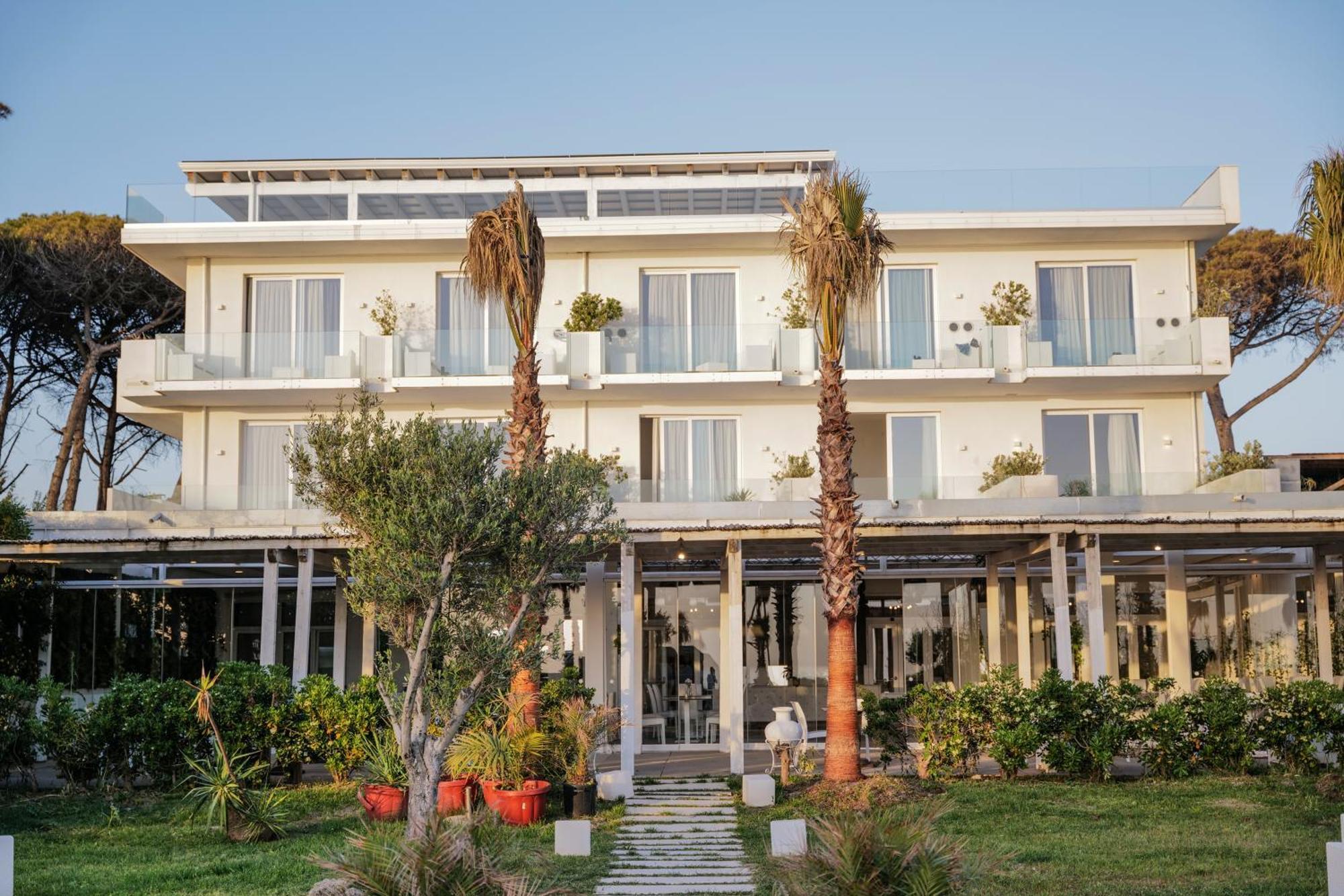 Hotel Artemide Mare Paestum Exterior foto