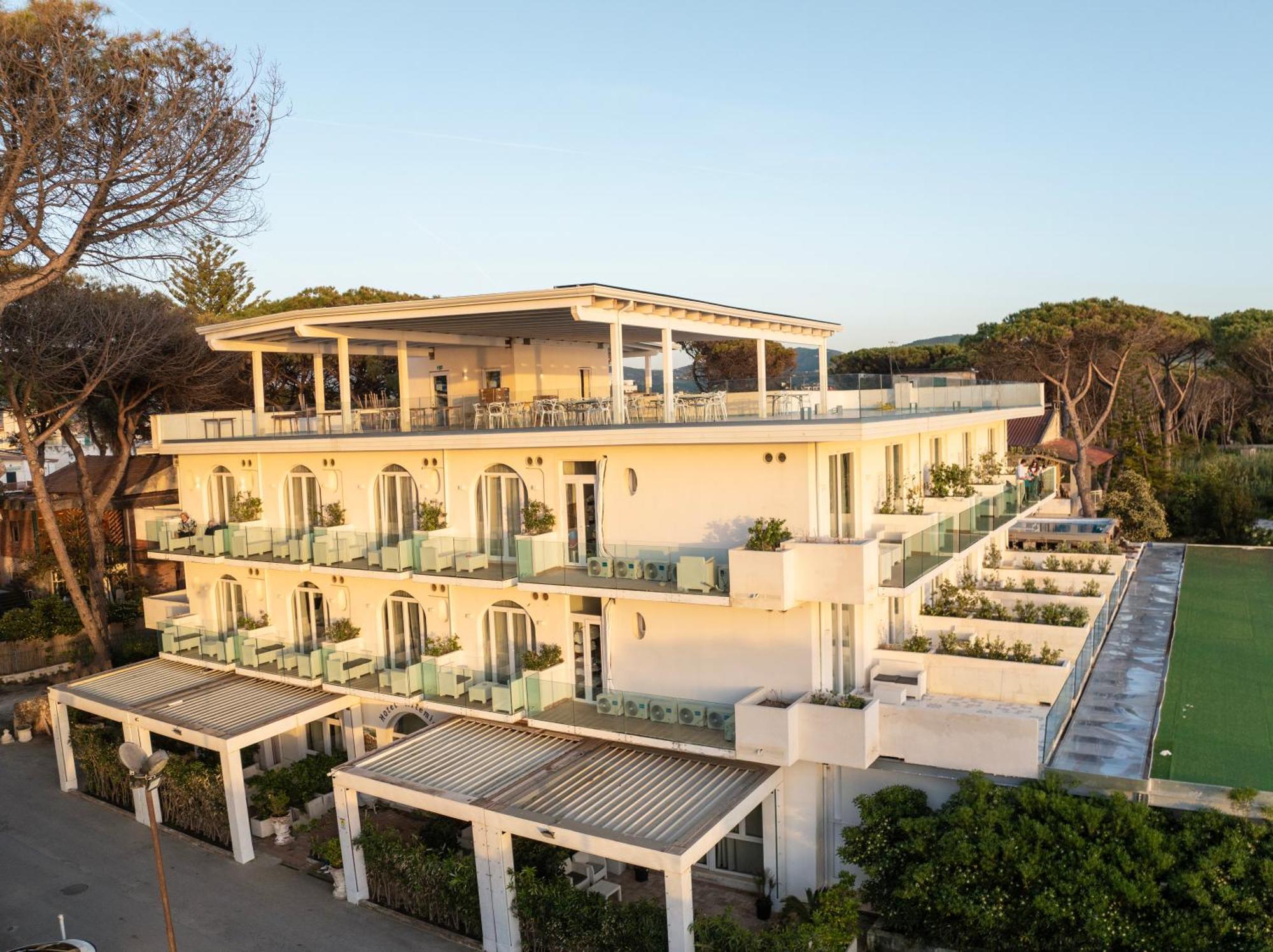 Hotel Artemide Mare Paestum Exterior foto